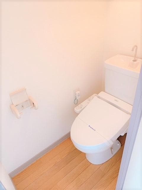 Room image 8