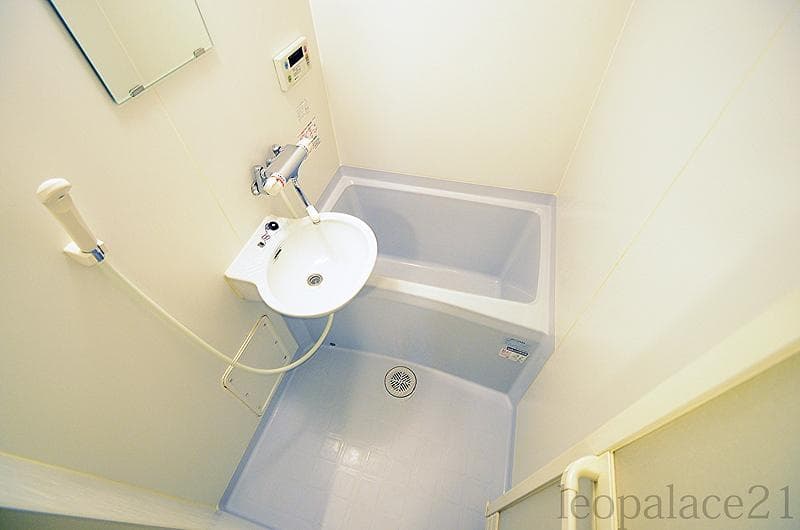 Room image 8