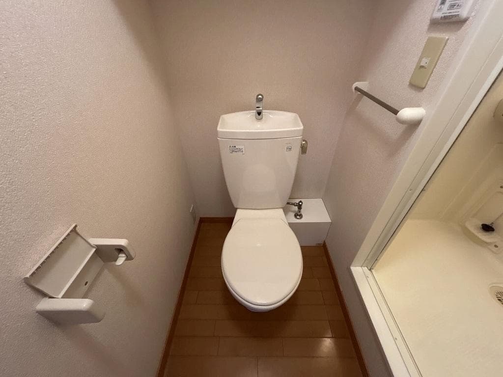 Room image 8