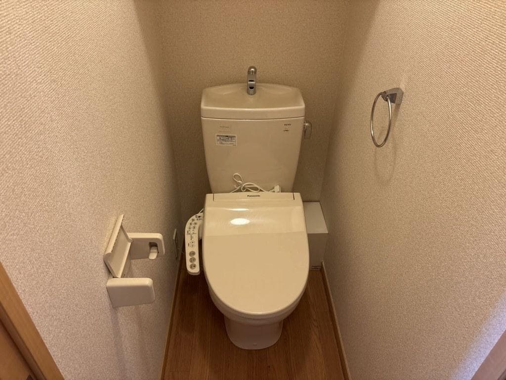Room image 8