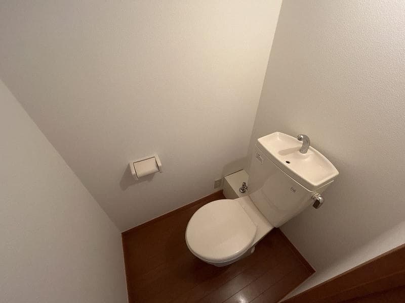 Room image 8