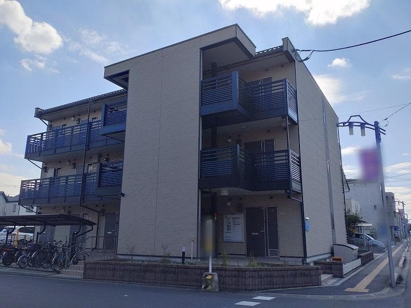 Main exterior of LEONEXT Tsuruse Ichibankan