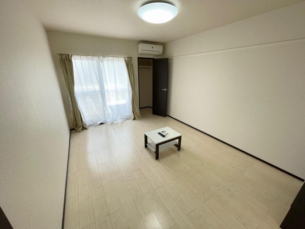 Preview interior of CLEINO Shine Bonheur