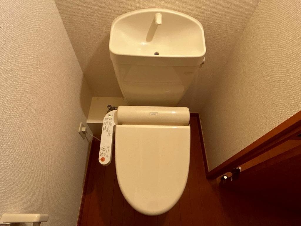 Room image 8