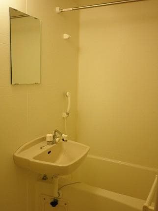 Room image 8
