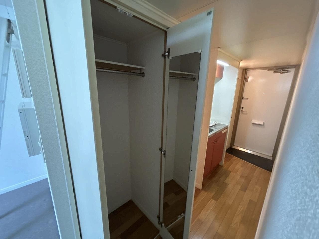 Room image 9