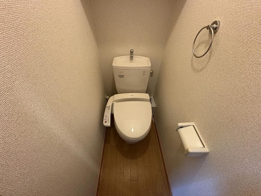 Room image 8