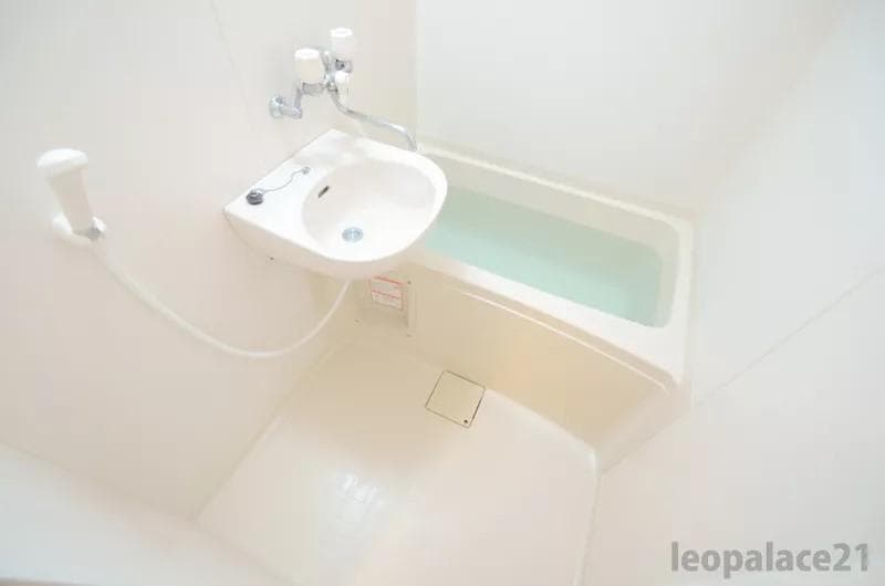 Room image 10