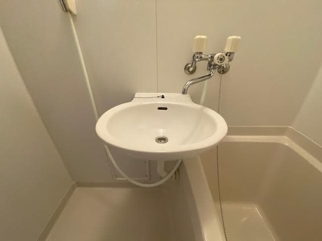 Room image 8