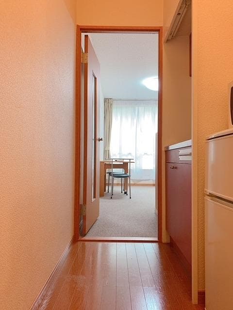 Room image 8
