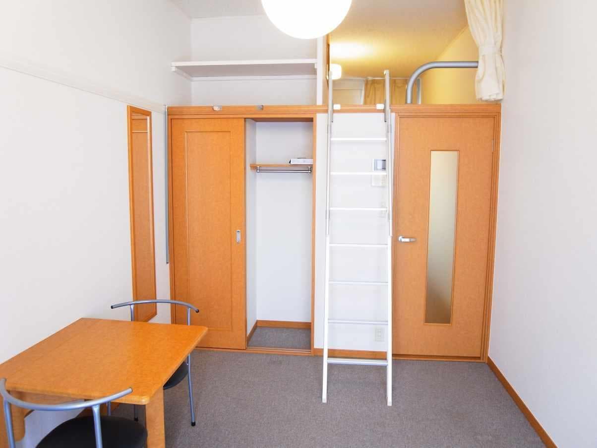 Room image 10