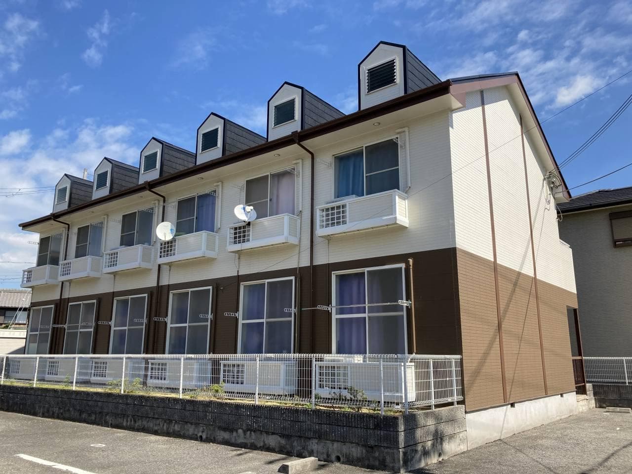 Main exterior of leopalace Y&M