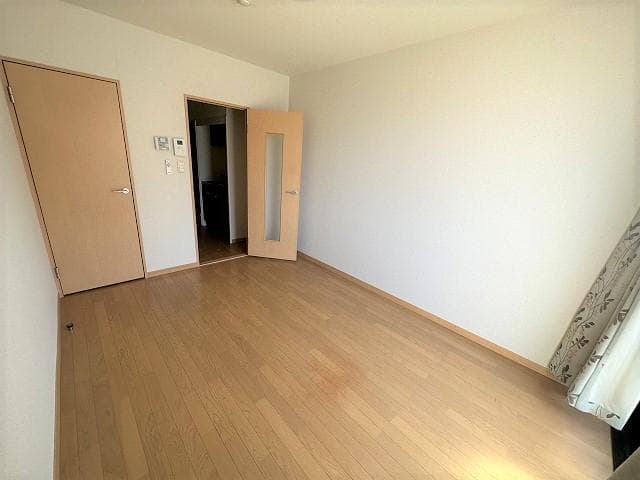 Room image 15