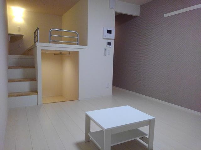 Room image 11