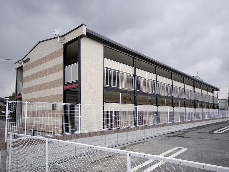 Main exterior of leopalace Bomur Eien
