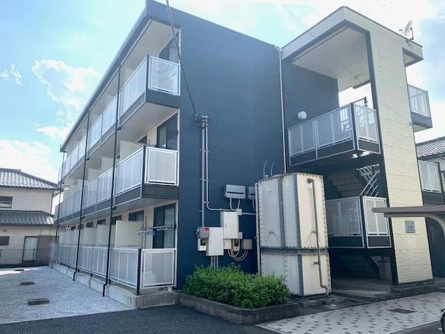 Main exterior of leopalace Bonheur Kuki