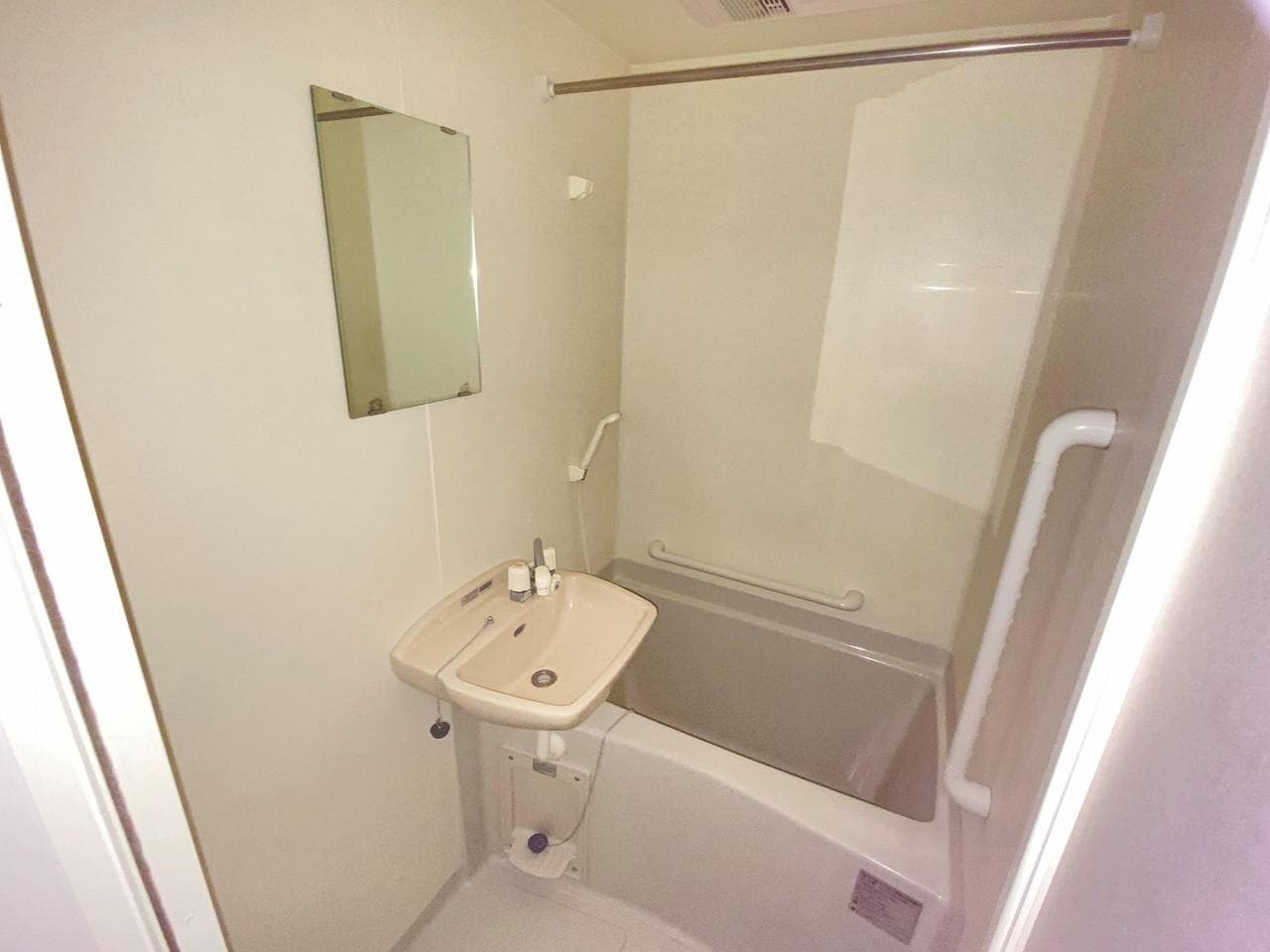 Room image 8