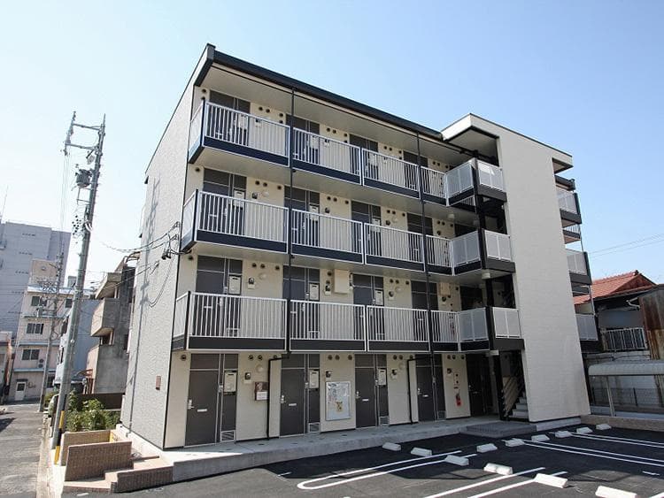 Main exterior of leopalace Kamejima