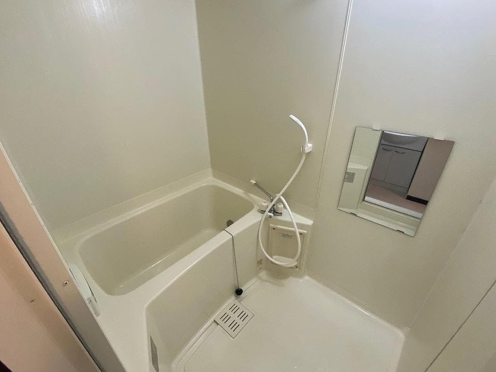 Room image 11