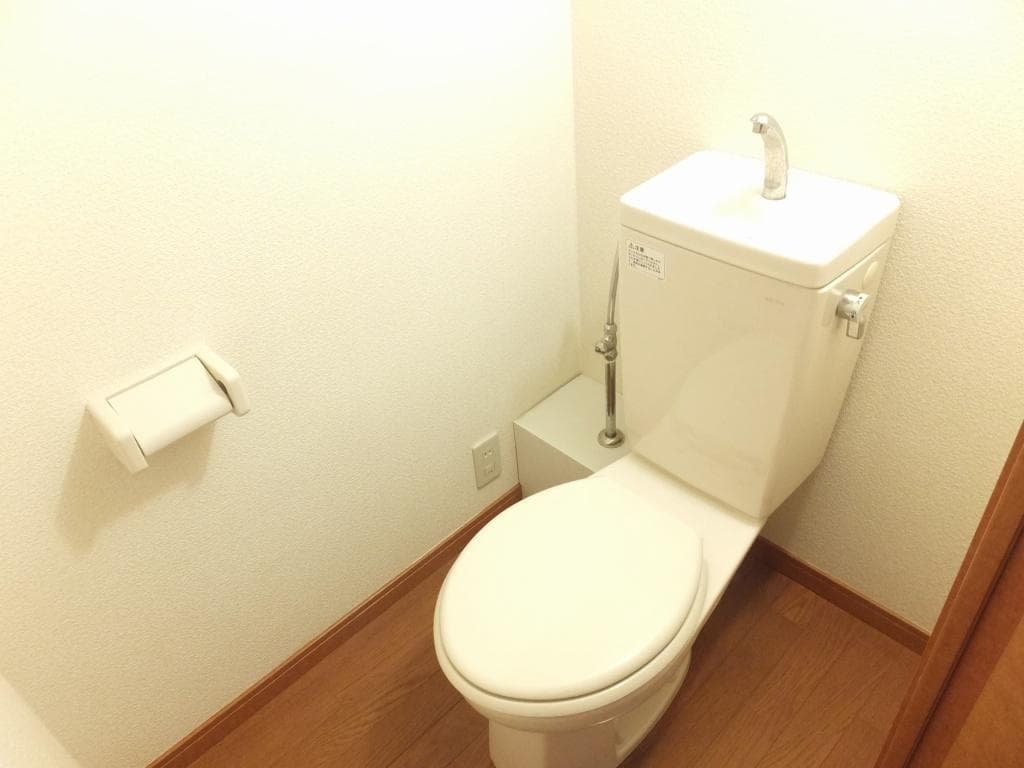 Room image 8