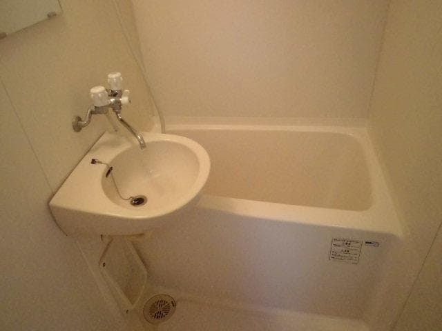 Room image 8