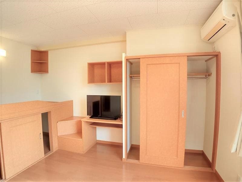 Room image 8