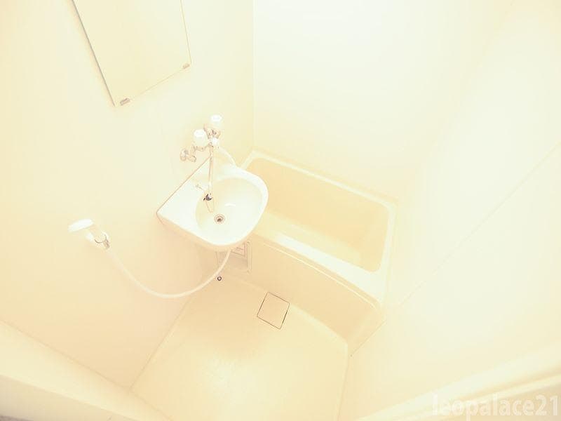 Room image 8