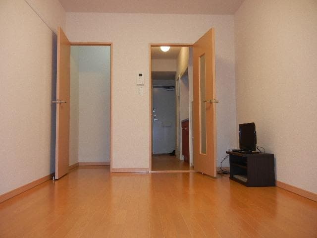 Room image 11