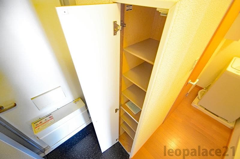 Room image 8