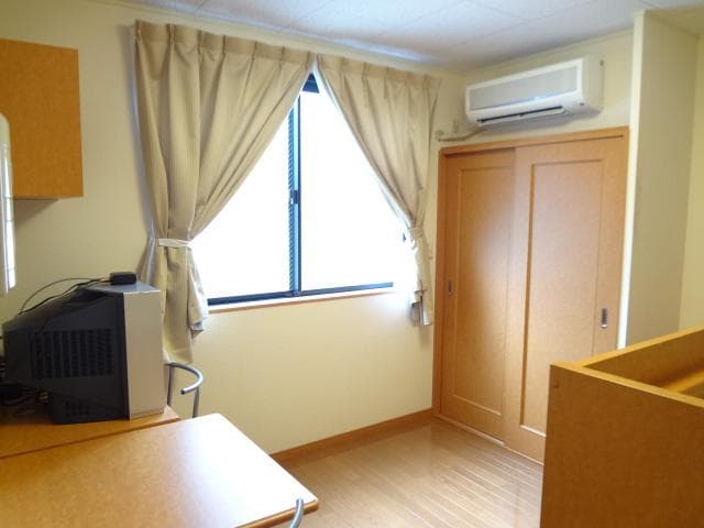 Room image 10