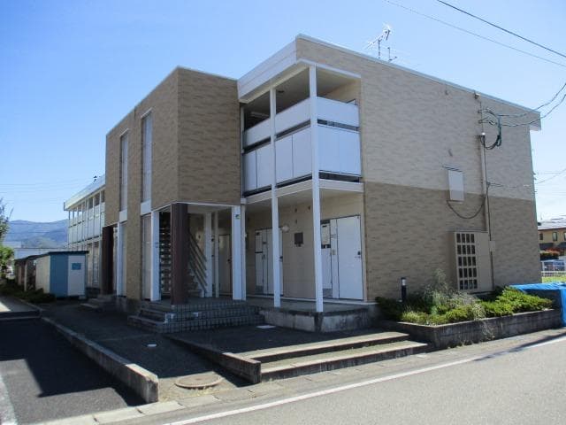 Main exterior of leopalace Famille