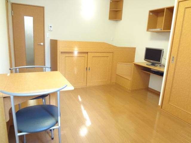 Room image 11