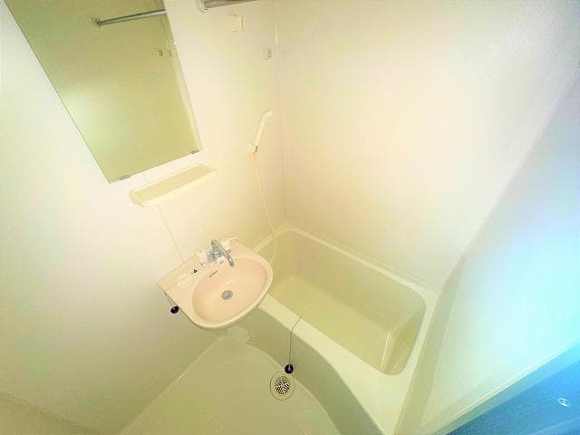 Room image 8