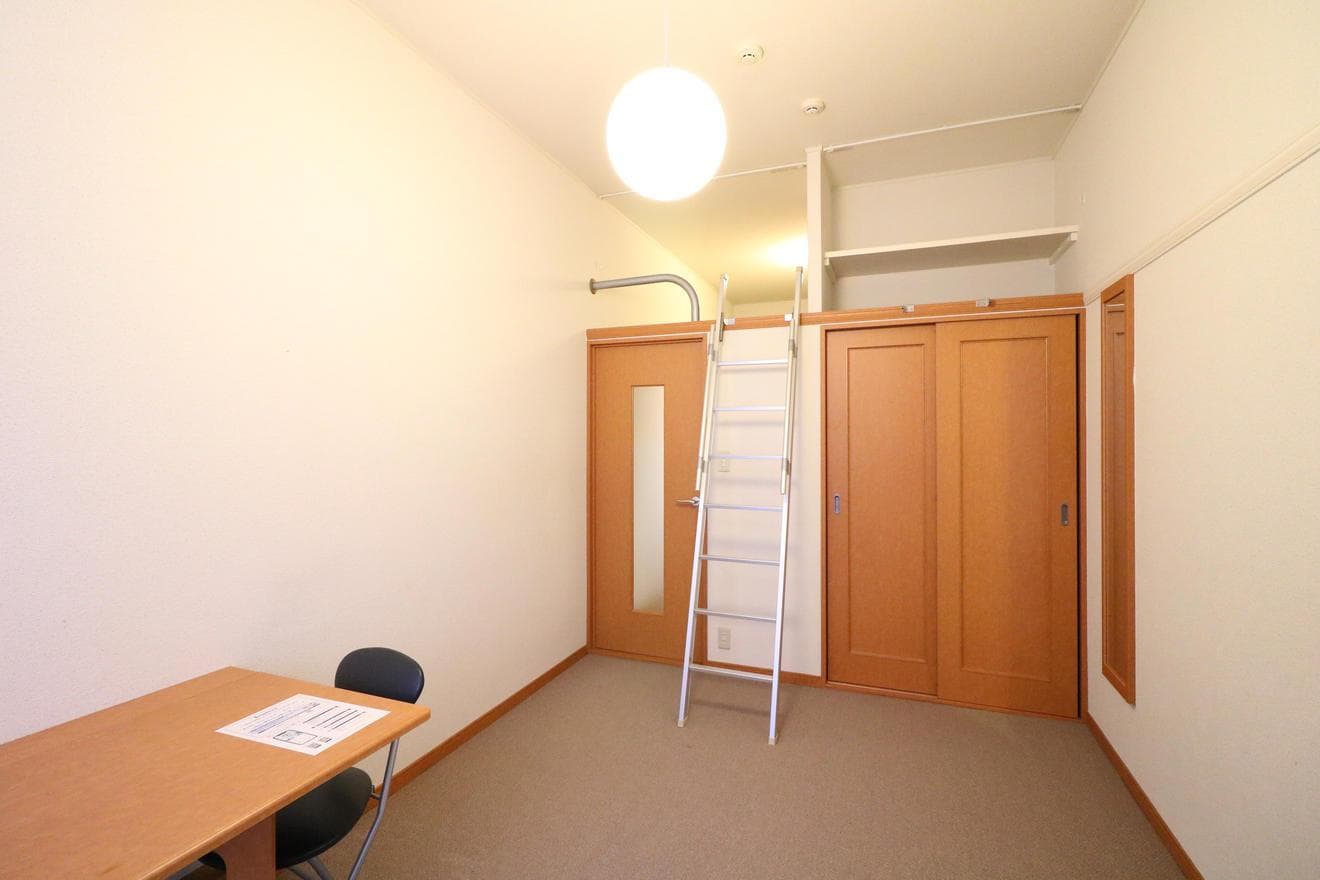 Room image 8