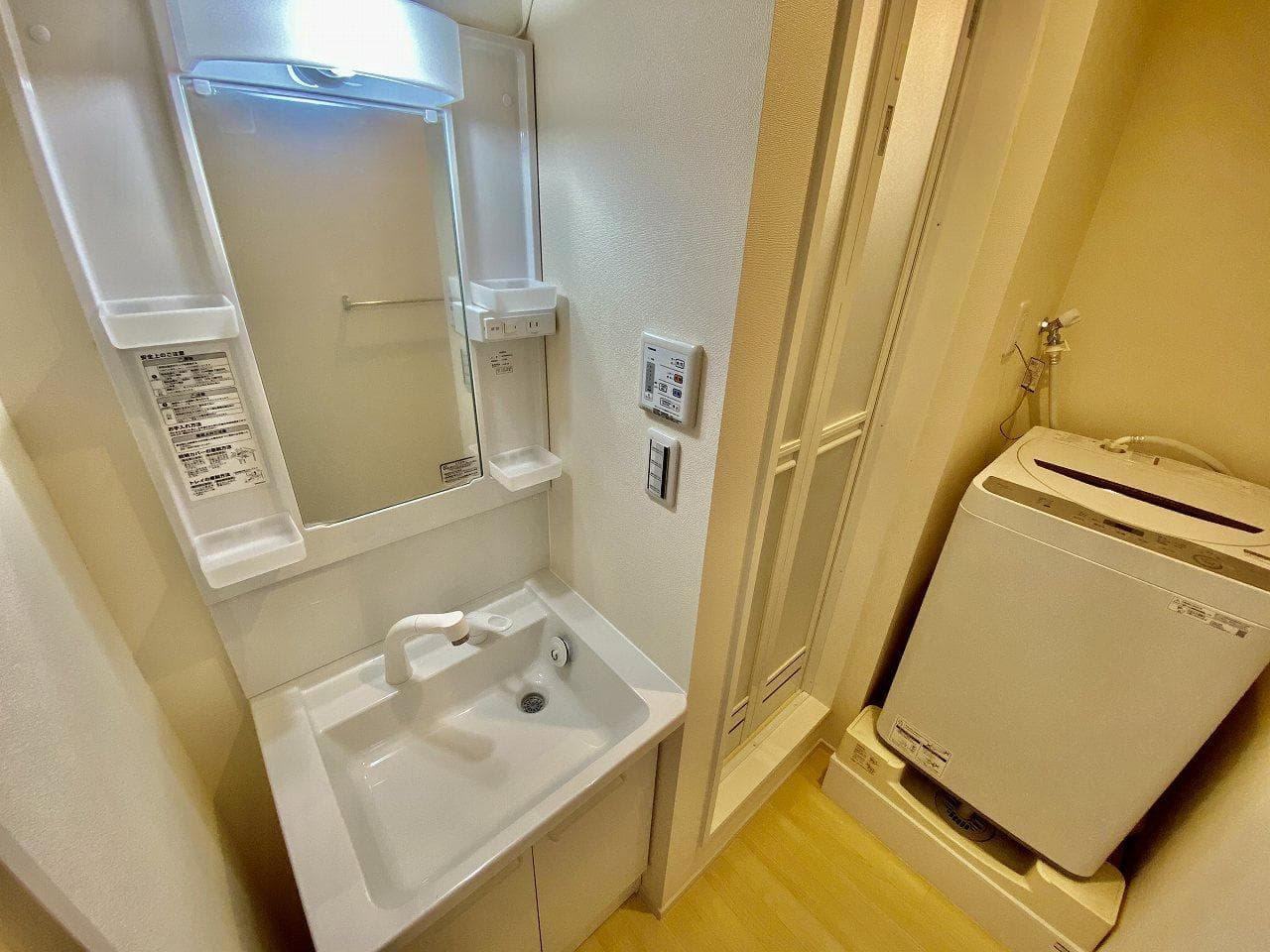 Room image 12