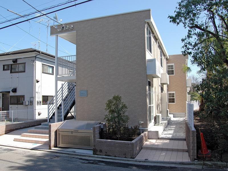 Main exterior of leopalace Caracoles