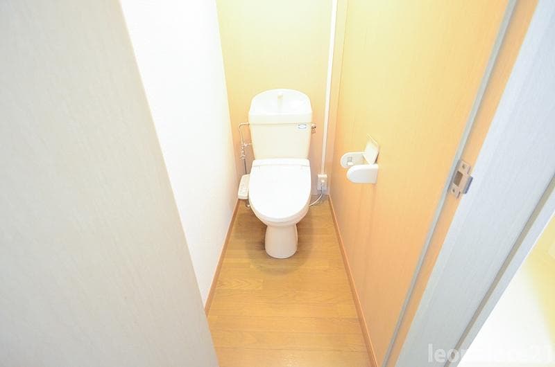Room image 8