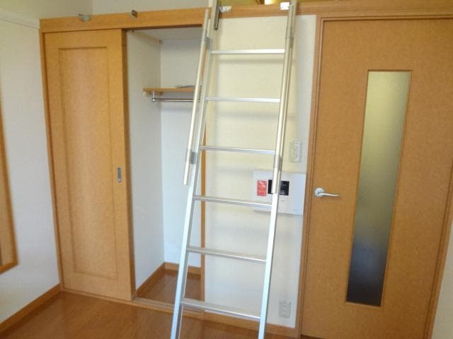 Room image 8