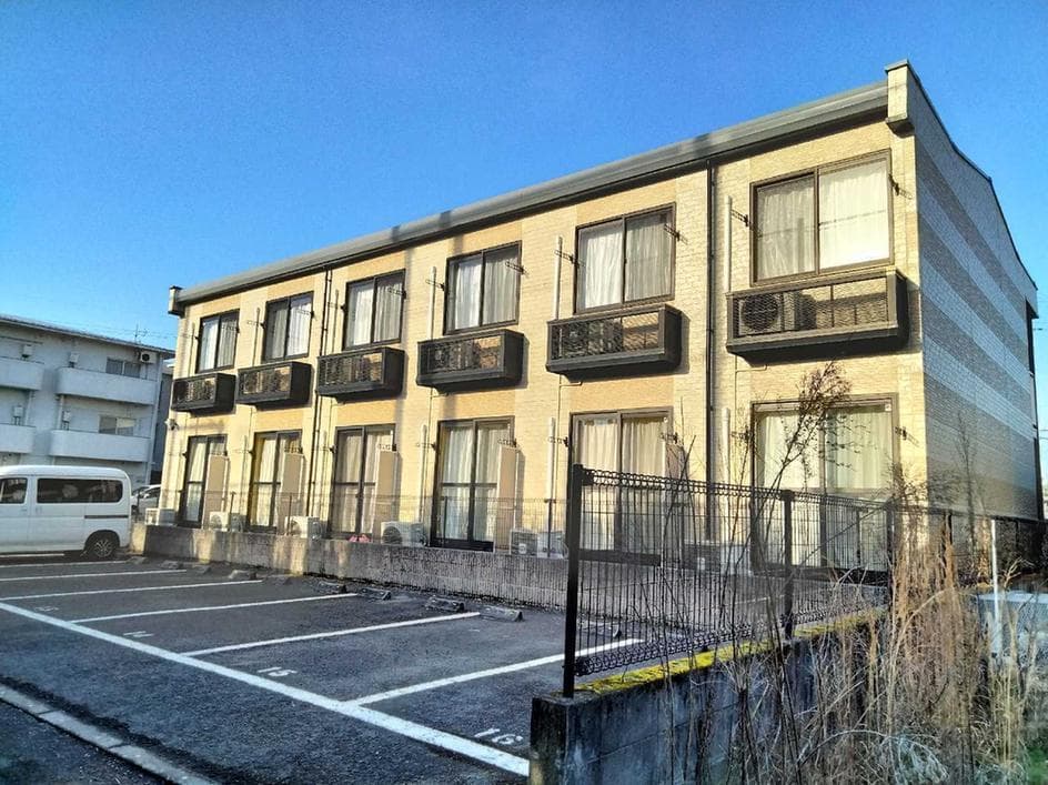 Main exterior of leopalace Wako