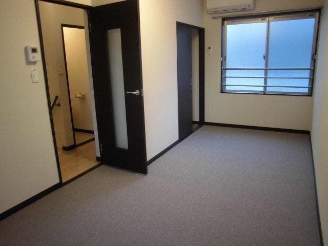 Room image 12