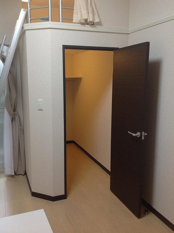 Room image 10