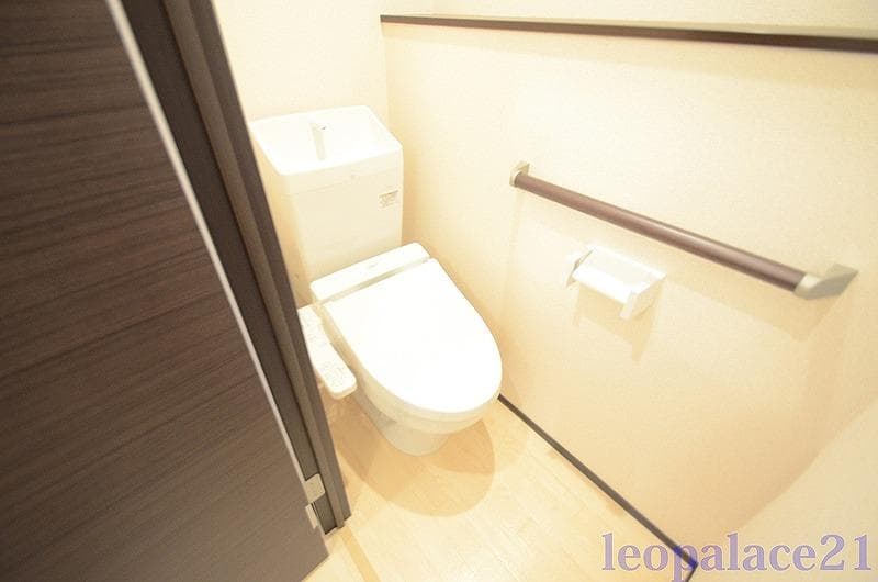 Room image 8