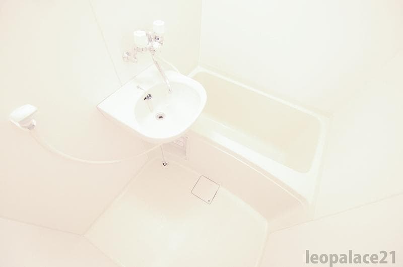 Room image 12