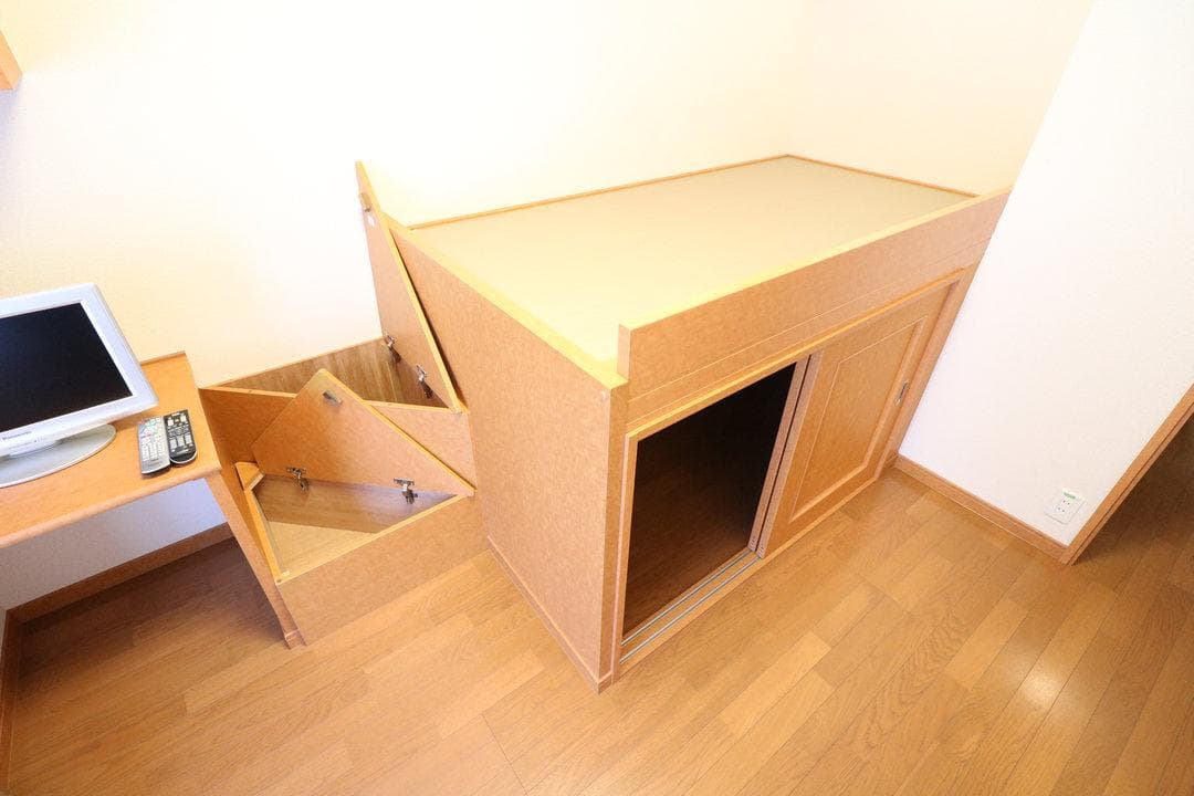 Room image 10