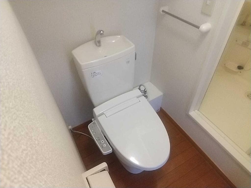 Room image 8