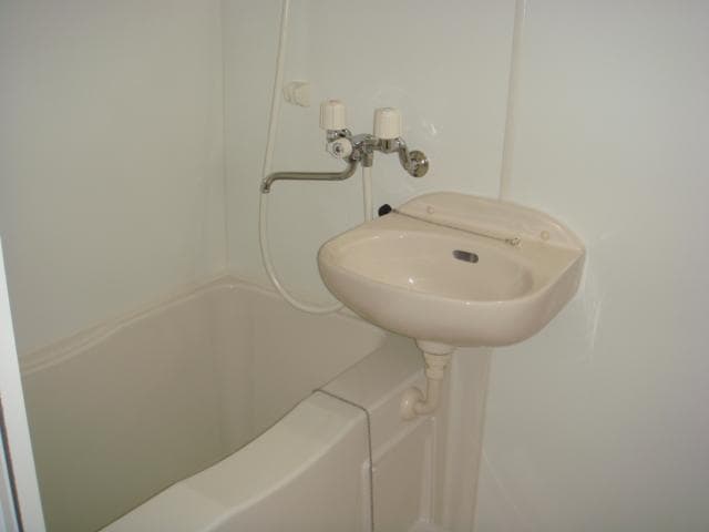 Room image 8