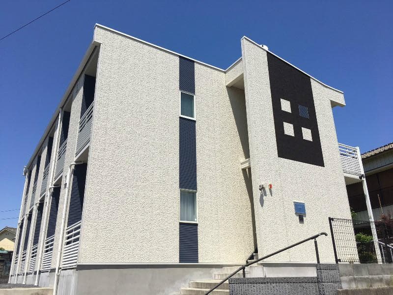 Main exterior of LEONEXT Higashicho