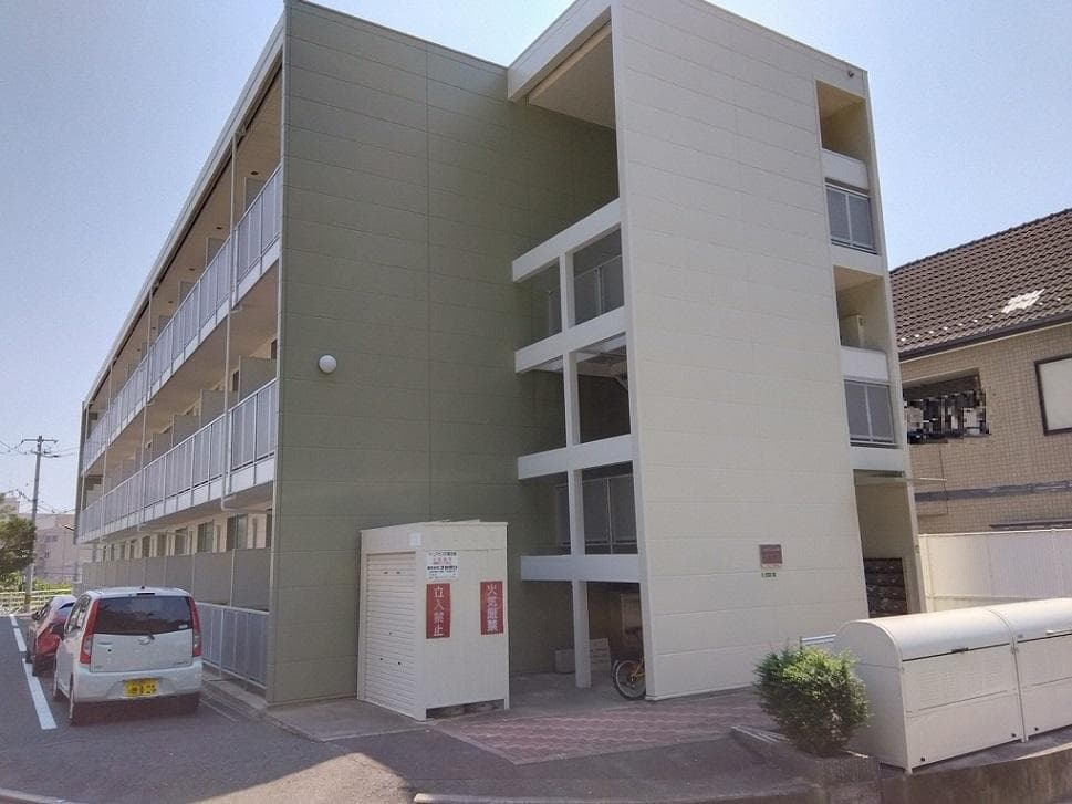 Main exterior of leopalace S Bill TANNA