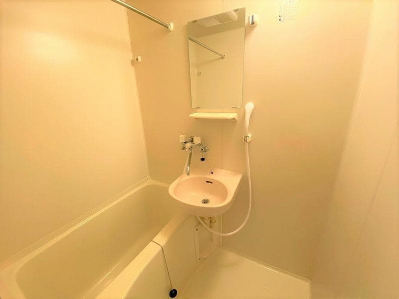 Room image 8