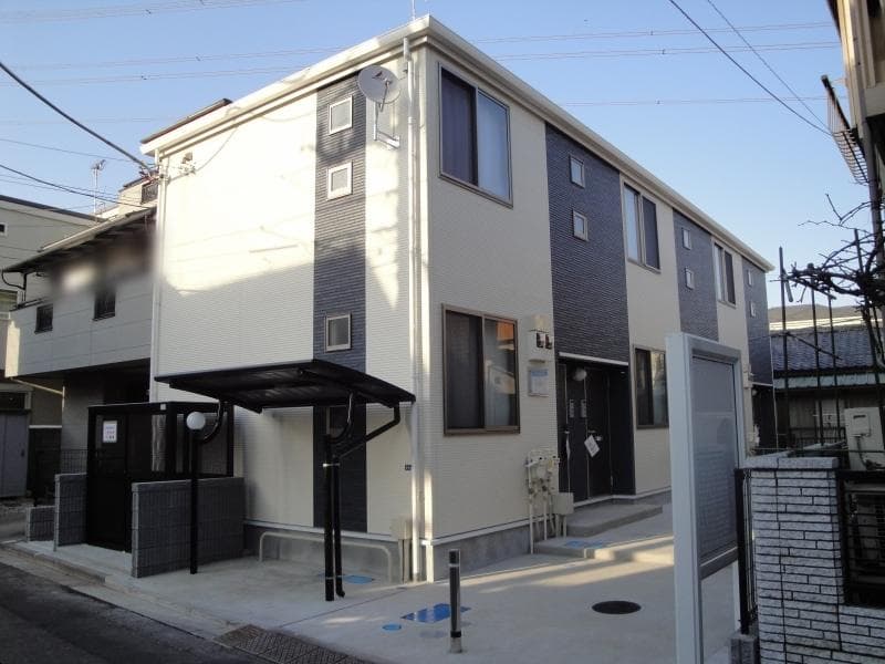 Main exterior of LEONEXT Spend